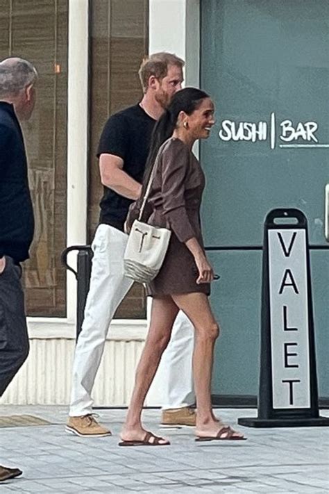 meghan markle hermes sandals